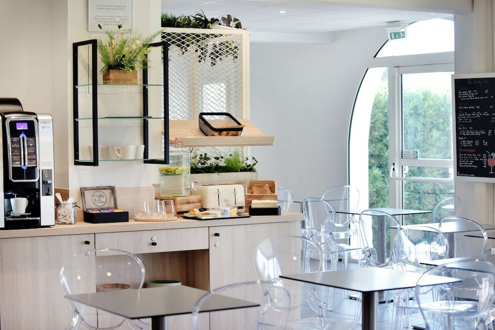 Фото Hôtel Kyriad La Rochelle Centre Ville