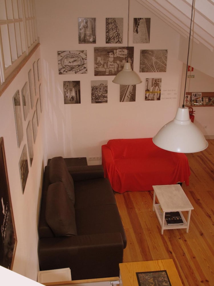 Фото Inn Possible Lisbon Hostel