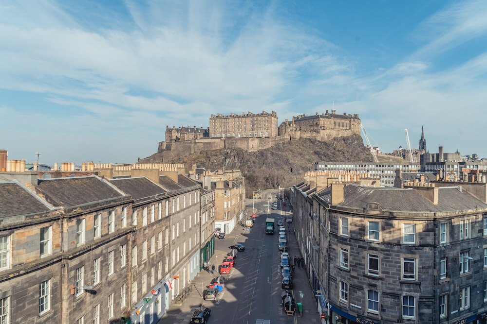 Фото DoubleTree by Hilton Edinburgh City Centre