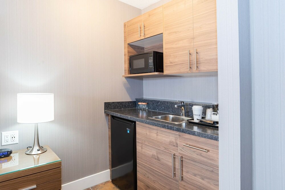 Фото Sandman Hotel Edmonton West