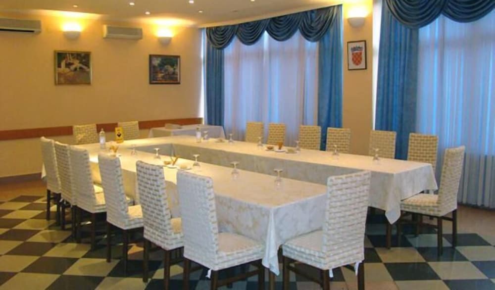 Фото Hotel Petka