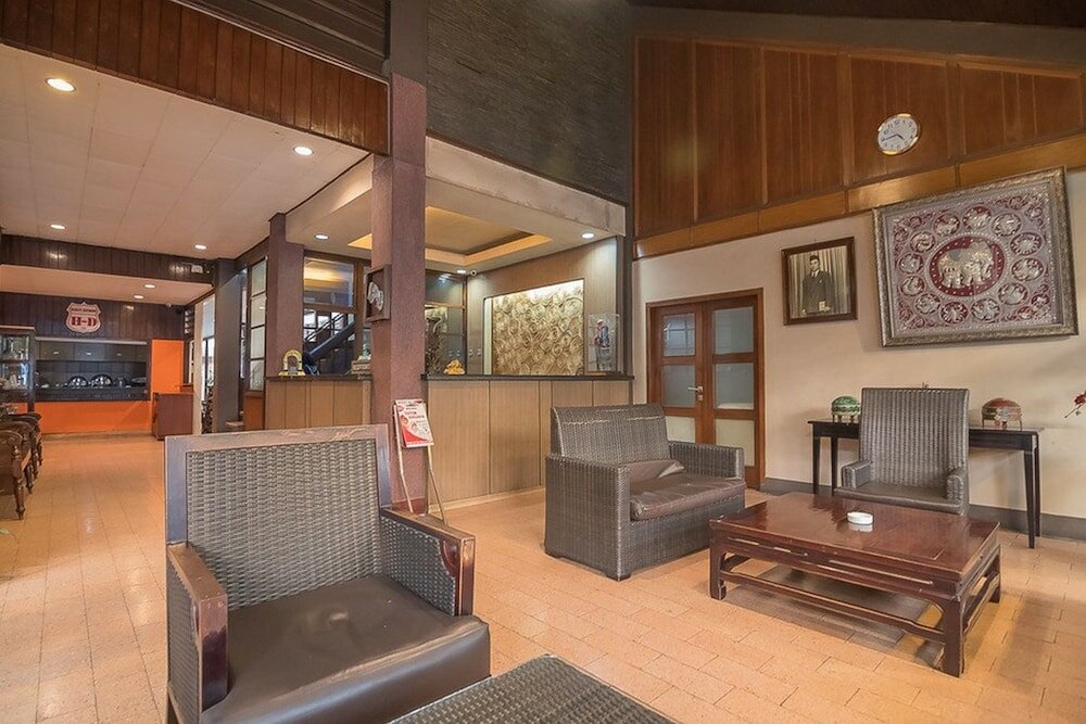 Фото RedDoorz plus near Museum Geologi Bandung