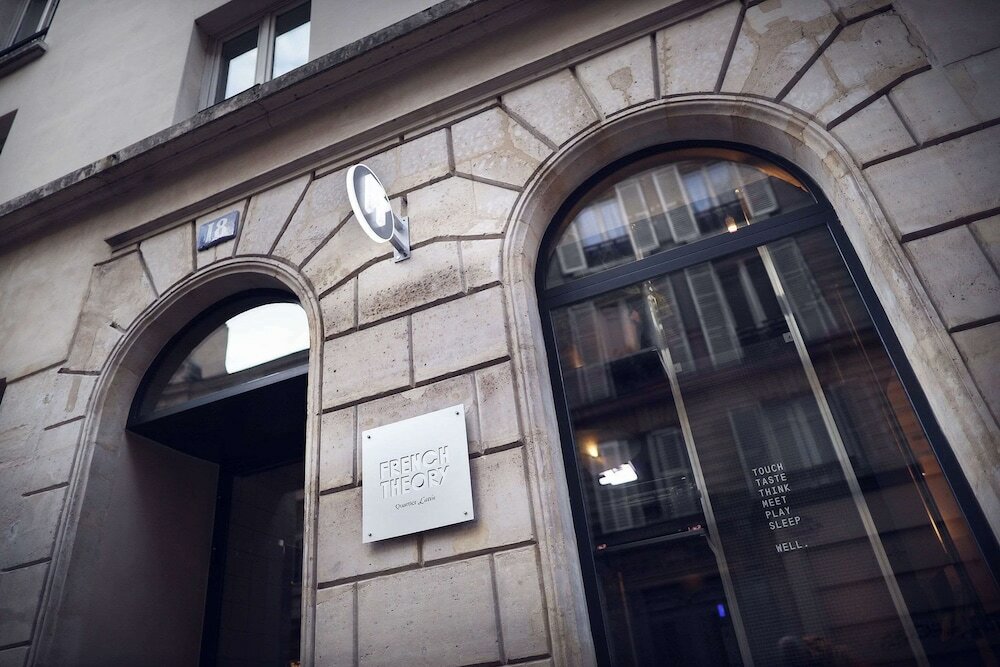 Фото French Theory