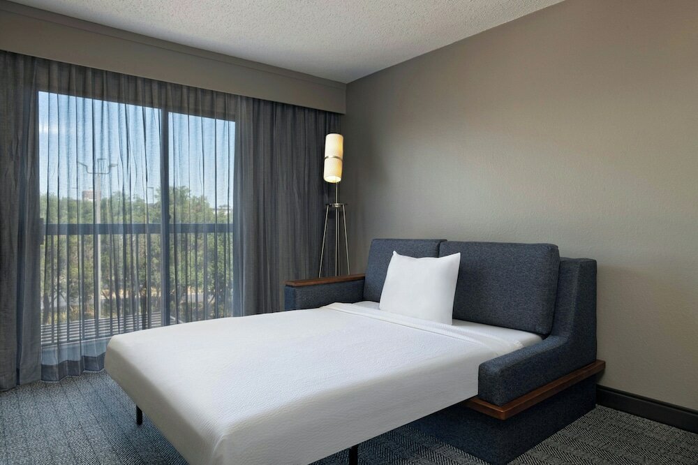 Фото Courtyard by Marriott Austin The Domain Area