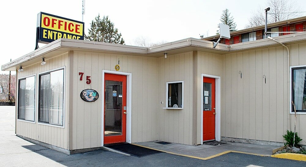 Фото Travelodge by Wyndham Klamath Falls