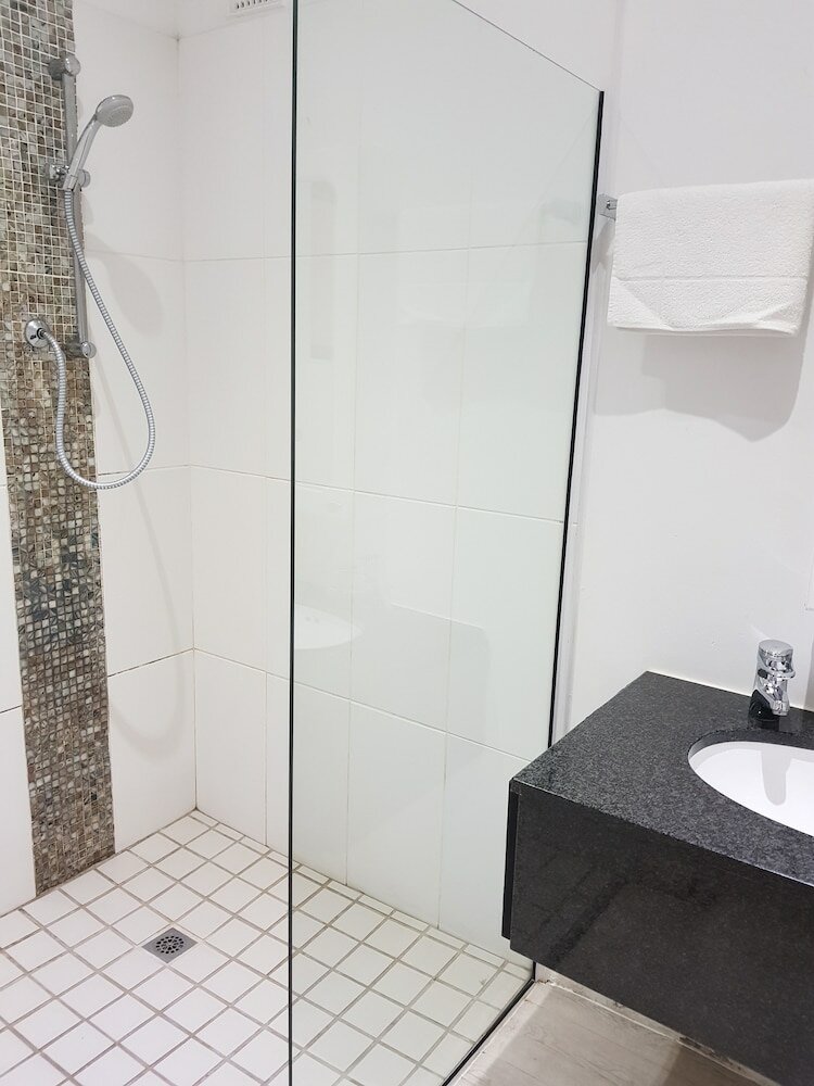 Фото Oceans Hotel & Self Catering