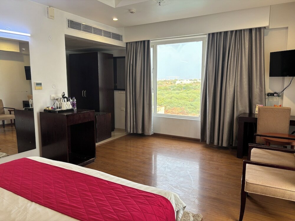 Фото Triguna Clarks Inn