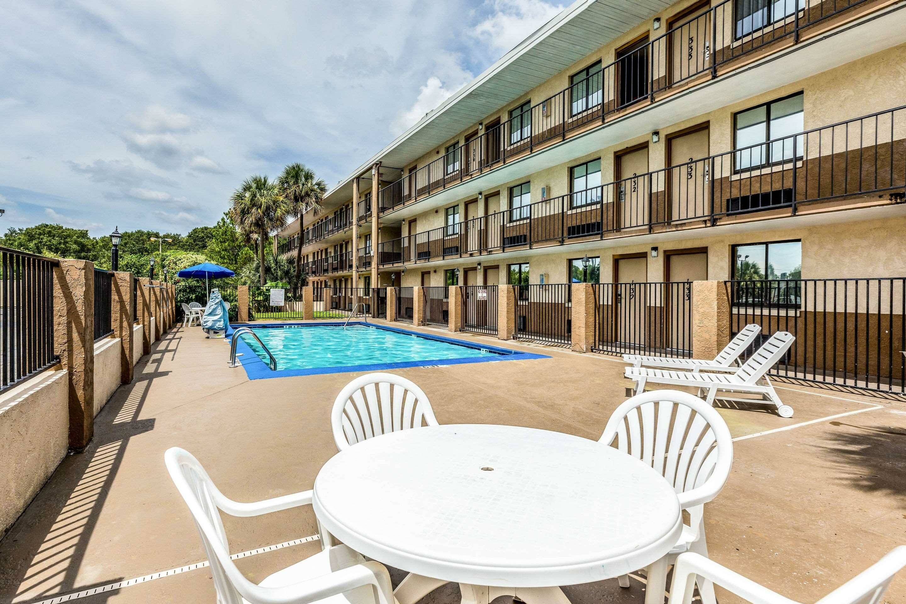 Фото Rodeway Inn Fairgrounds - Casino