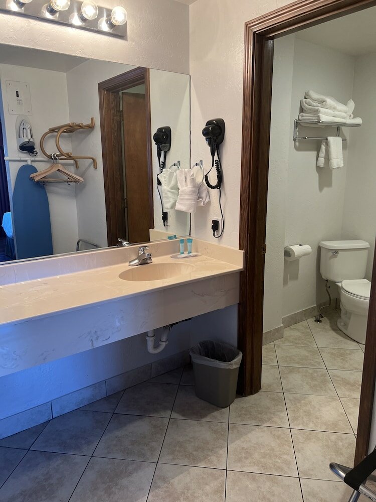 Фото Red Carpet Inn Medford