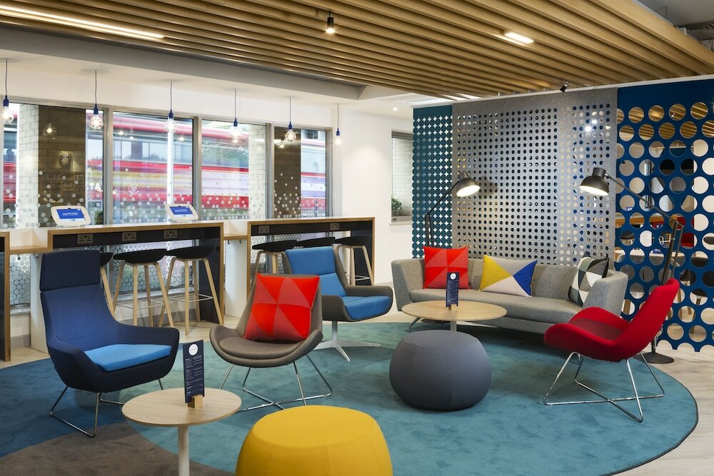 Фото Holiday Inn Express London - Park Royal