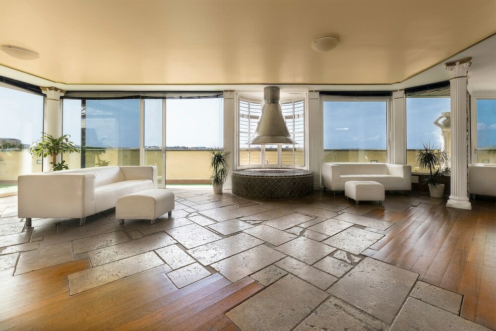 Фото Colony Hotel