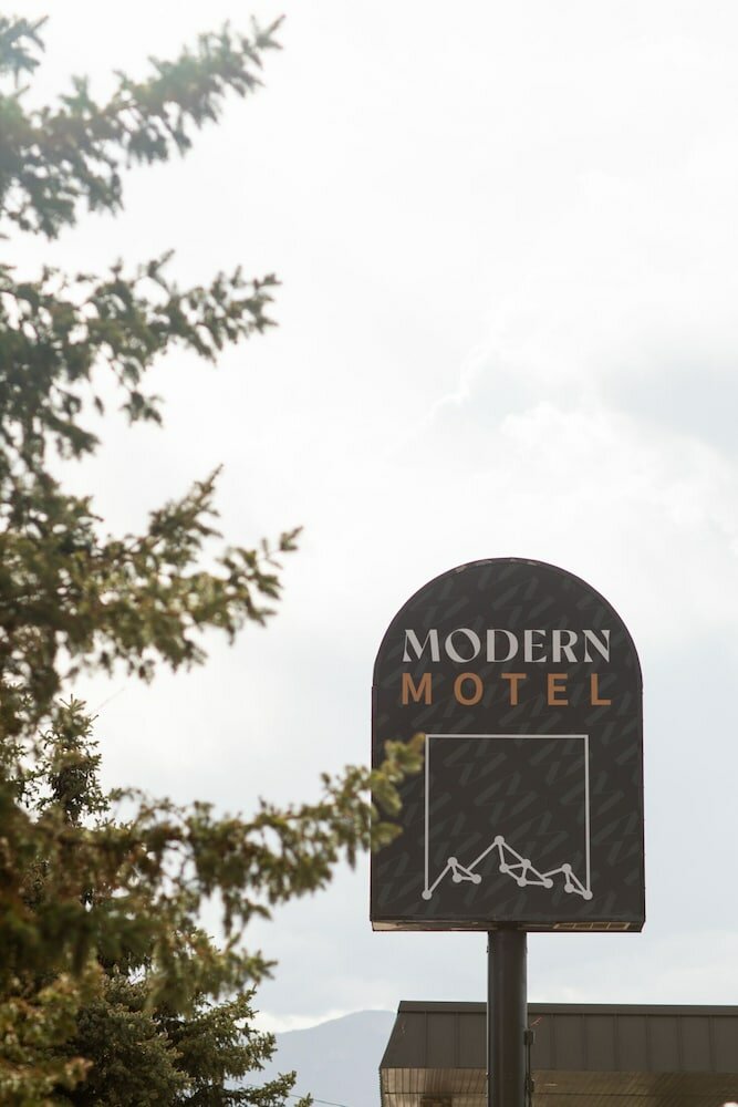 Фото Travelers Uptown Motel