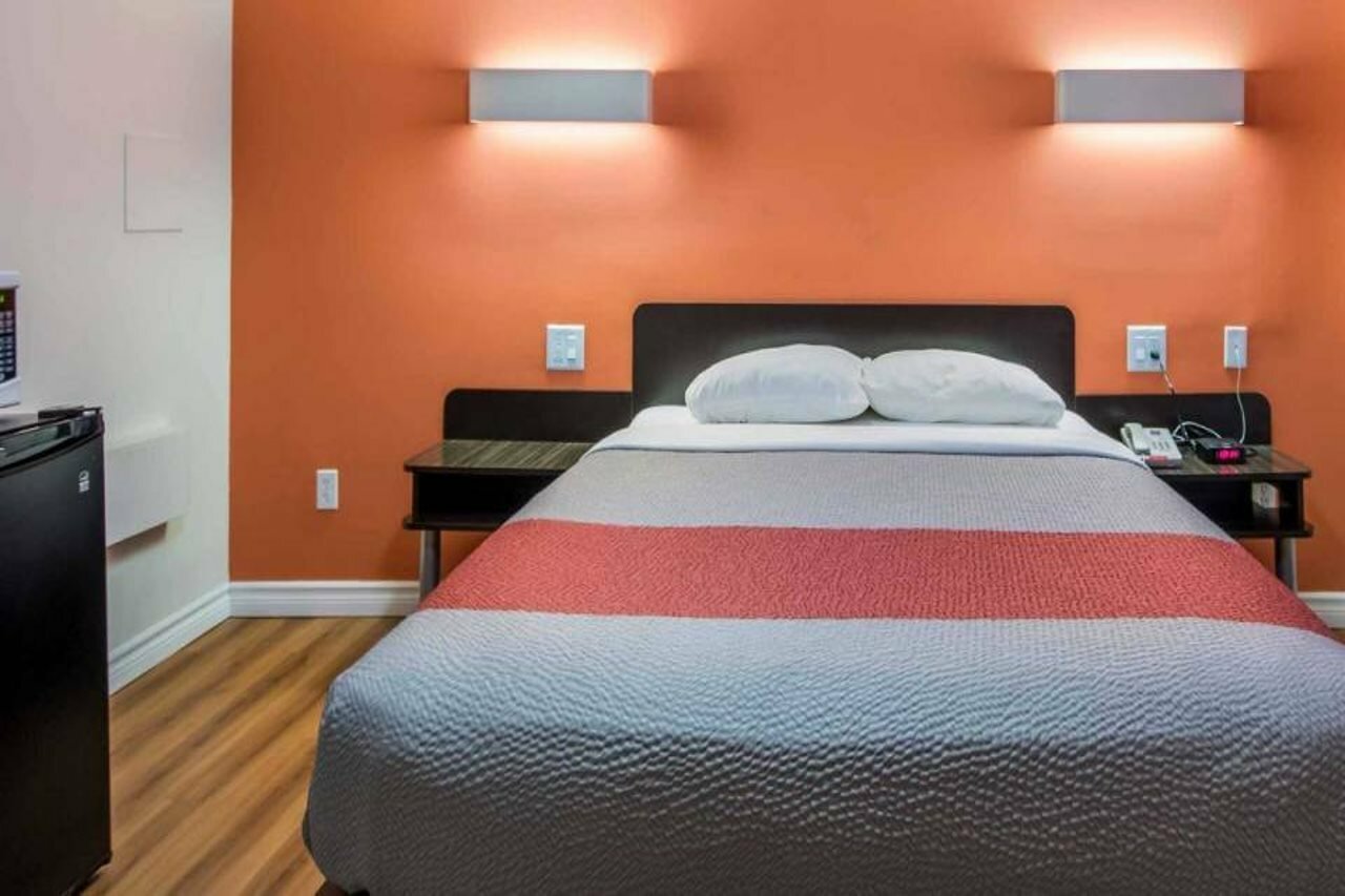 Фото Motel 6 Sudbury, On