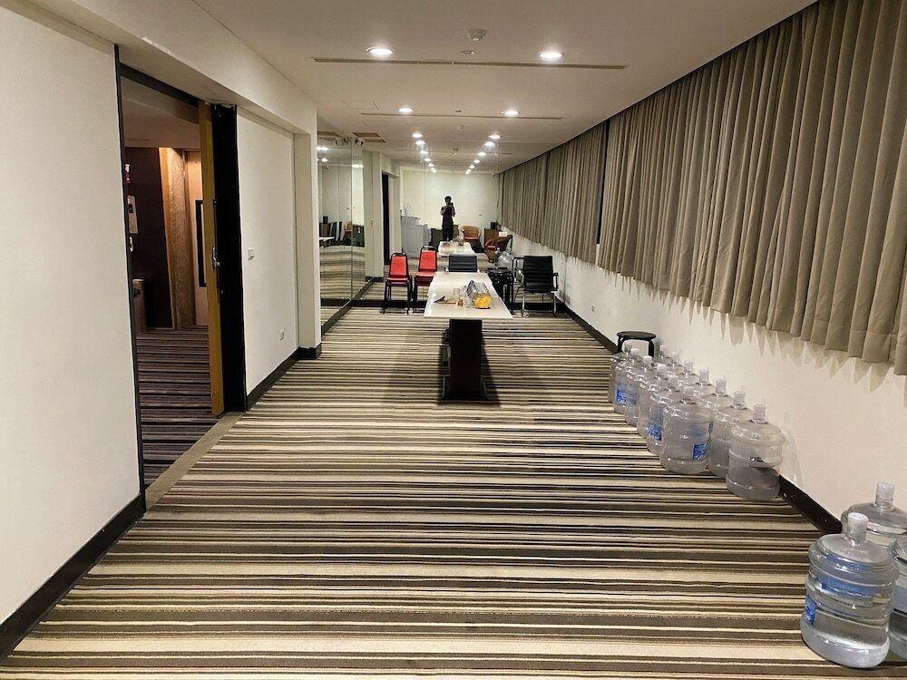 Фото Country Garden Hotel