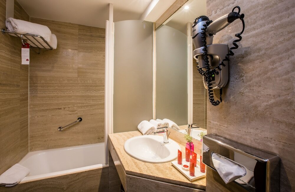 Фото Leonardo Hotel Madrid City Center