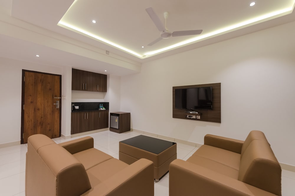 Фото Hotel Karuna Residency