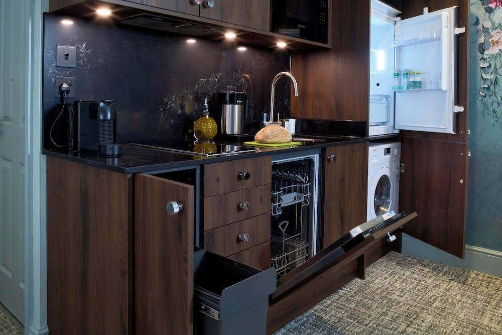 Фото Mandolay Hotel Guildford