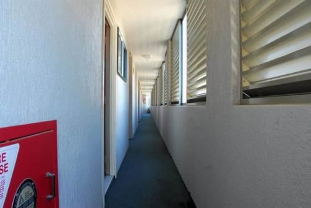 Фото Off Broadway Motel