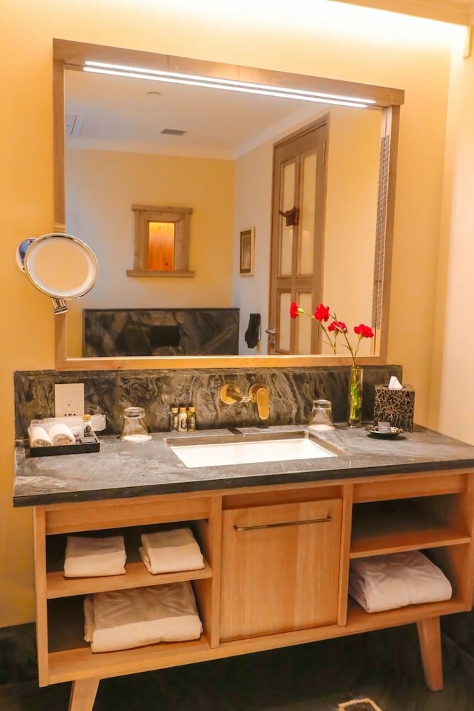 Фото Taj Theog Resort & SPA, Shimla