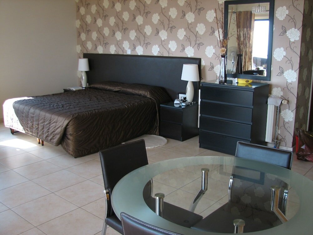 Фото Hill View Restaurant & Apartments