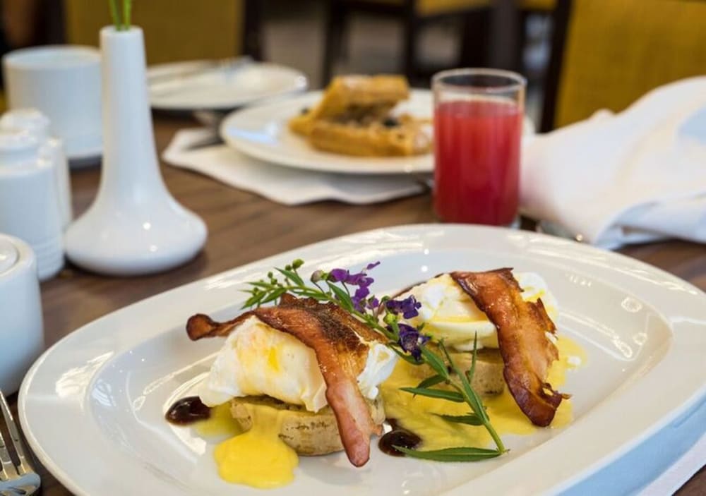 Фото The Envoy Hotel