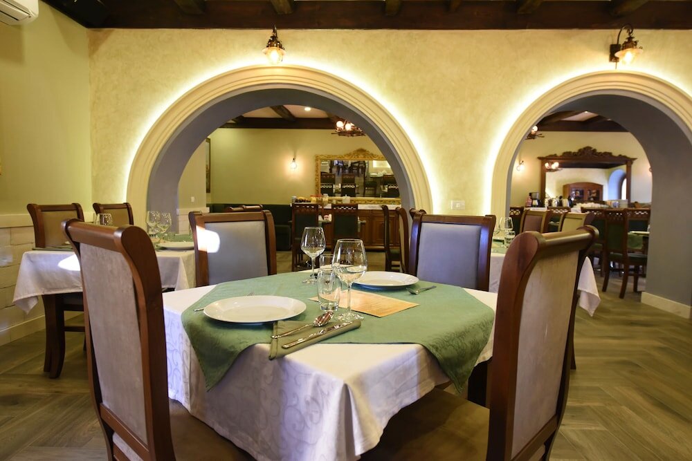 Фото Rose Garden Hotel