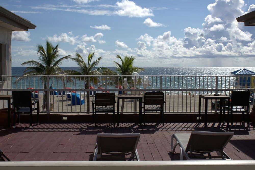 Фото Golden Sand Oceanfront