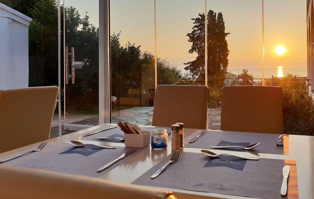 Фото Hotel Yannis Corfu