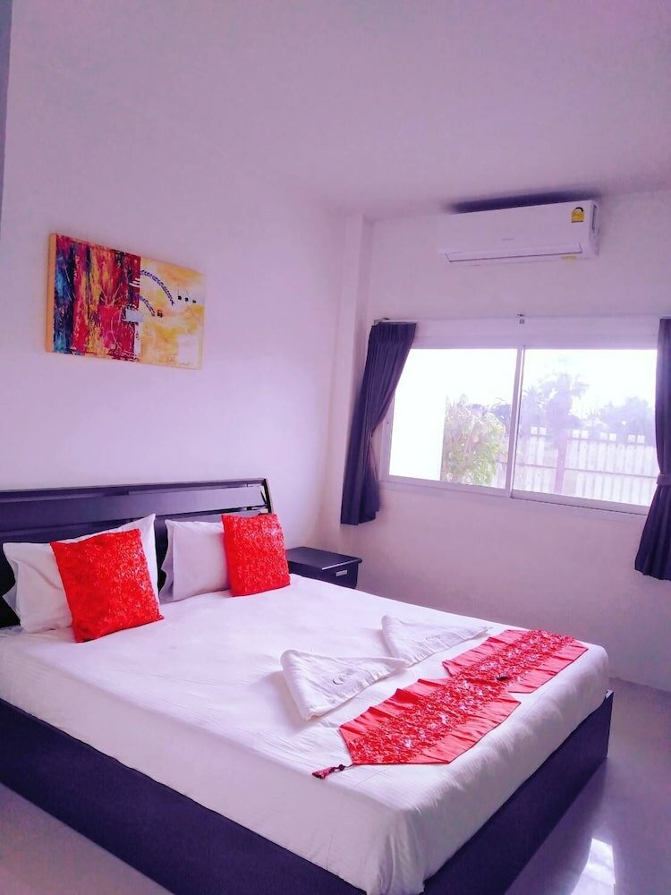 Фото Phet Cha-am Plaza & Resort