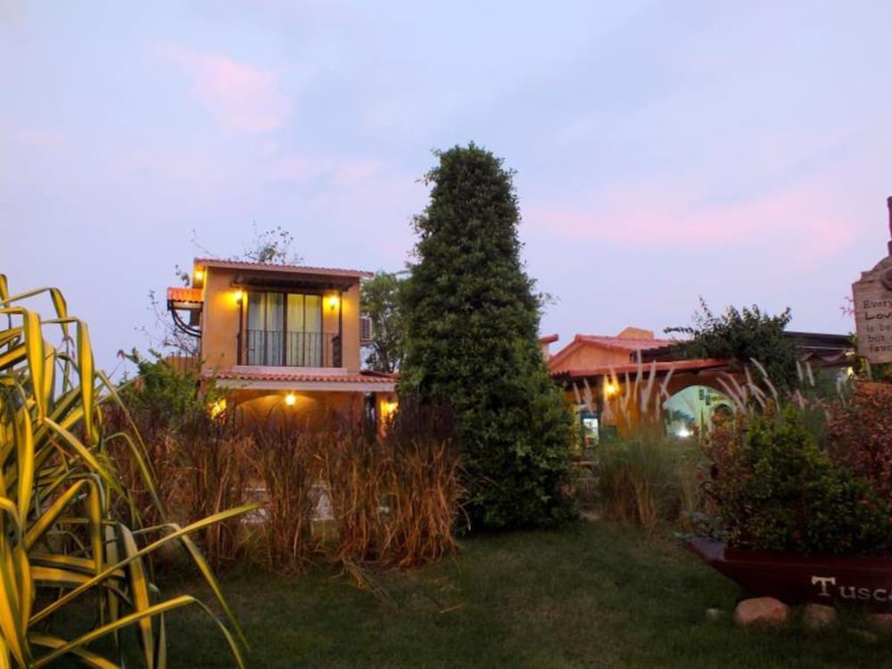 Фото Villa Tuscany Country Resort