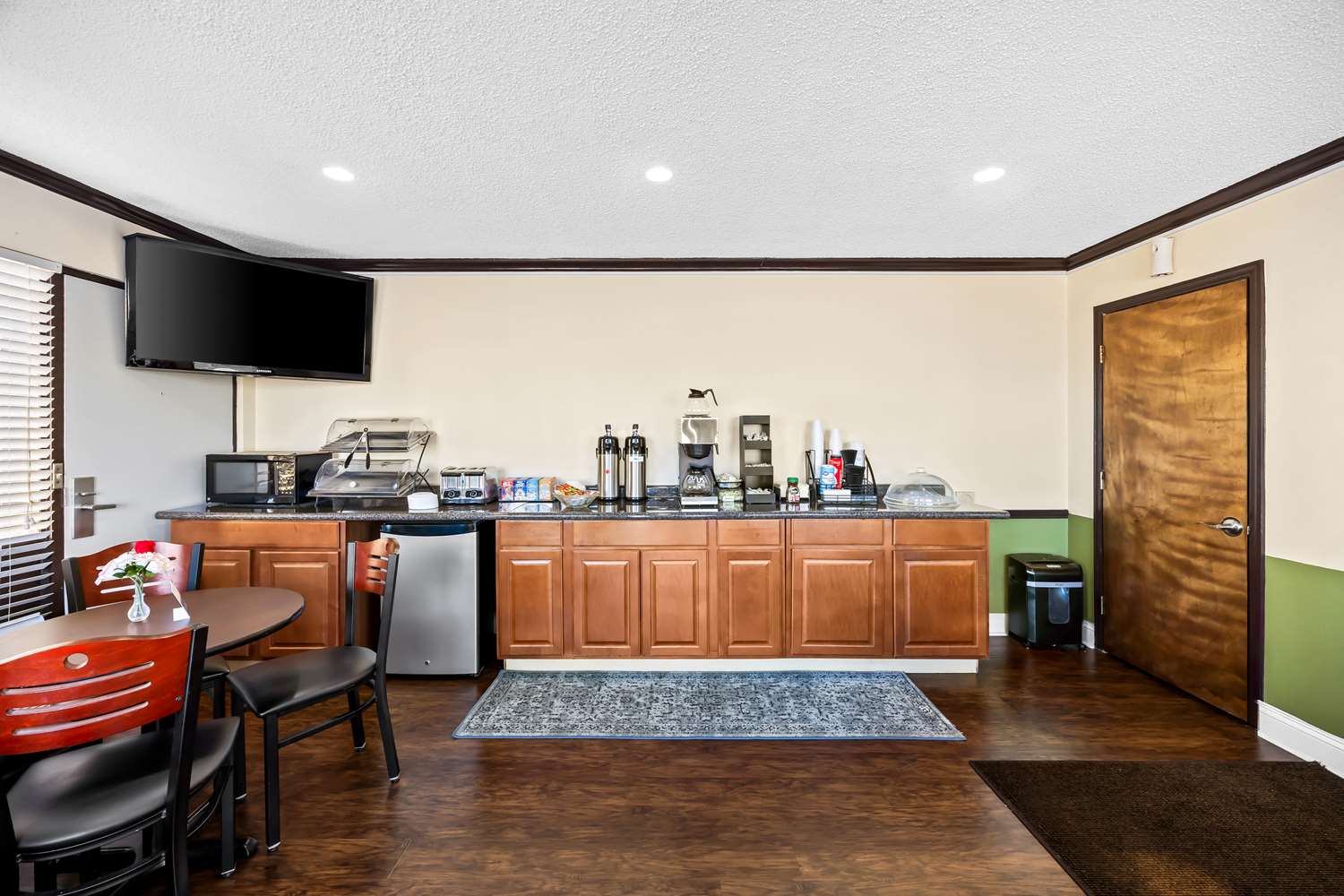 Фото Americas Best Value Inn Ft. Jackson