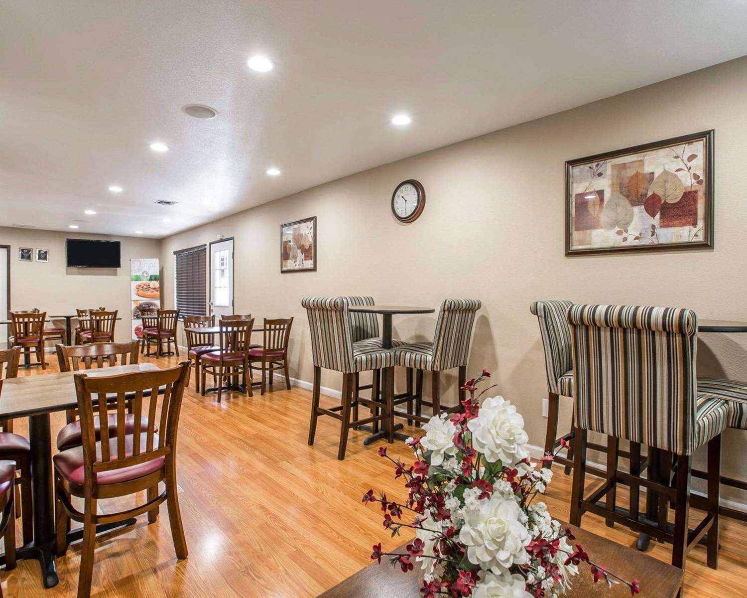 Фото Quality Inn & Suites Woodland - Sacramento Airport