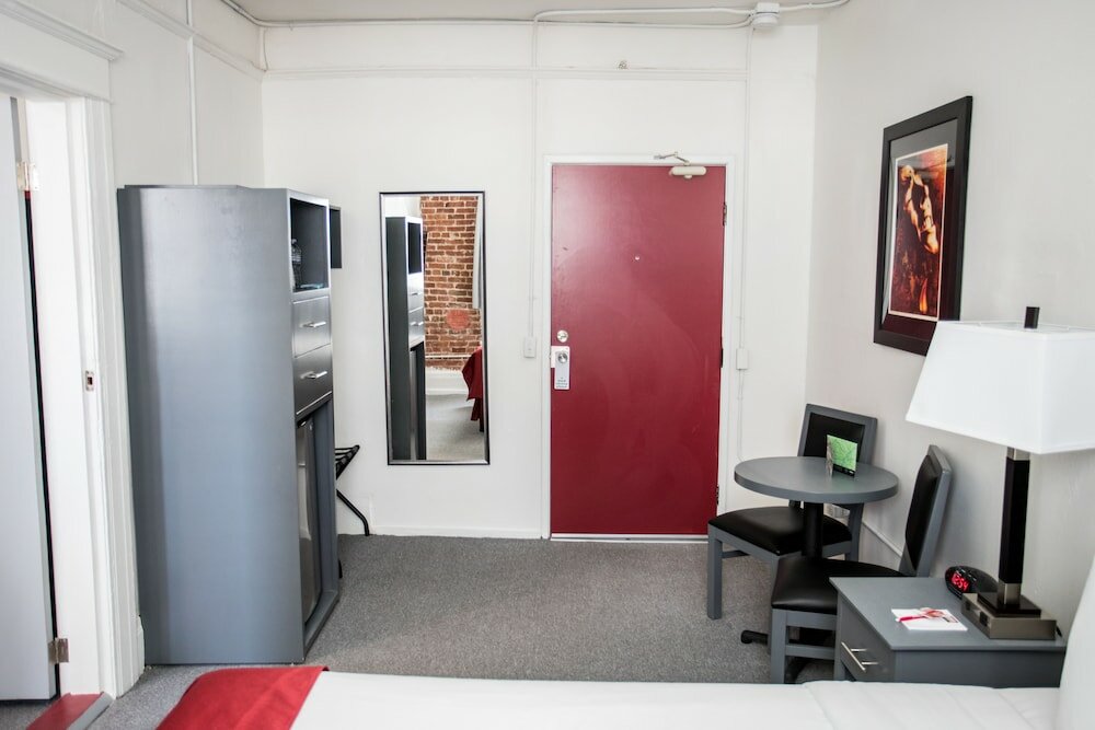 Фото The American Hotel