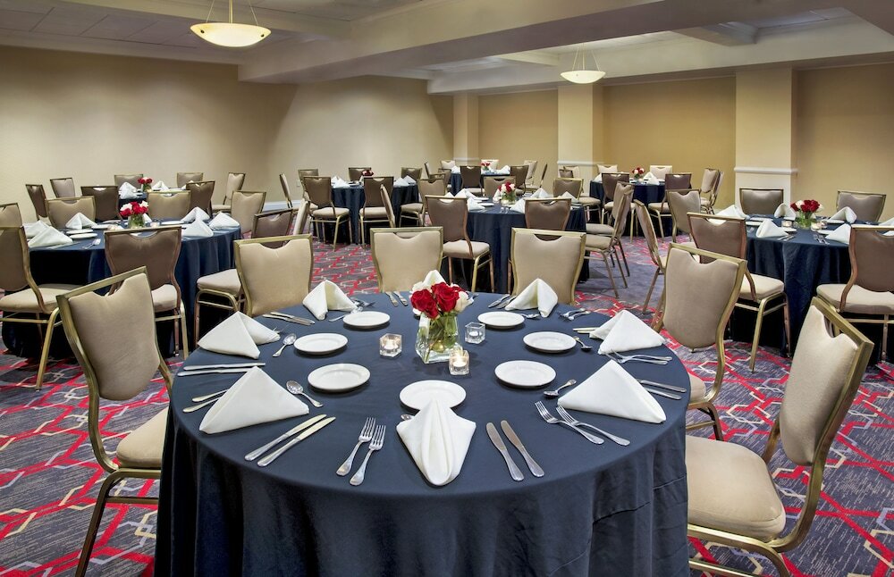 Фото Four Points by Sheraton Melville Long Island