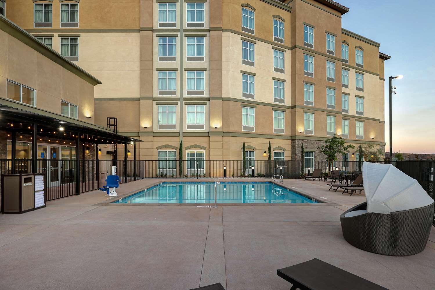 Фото Homewood Suites by Hilton Santa Clarita