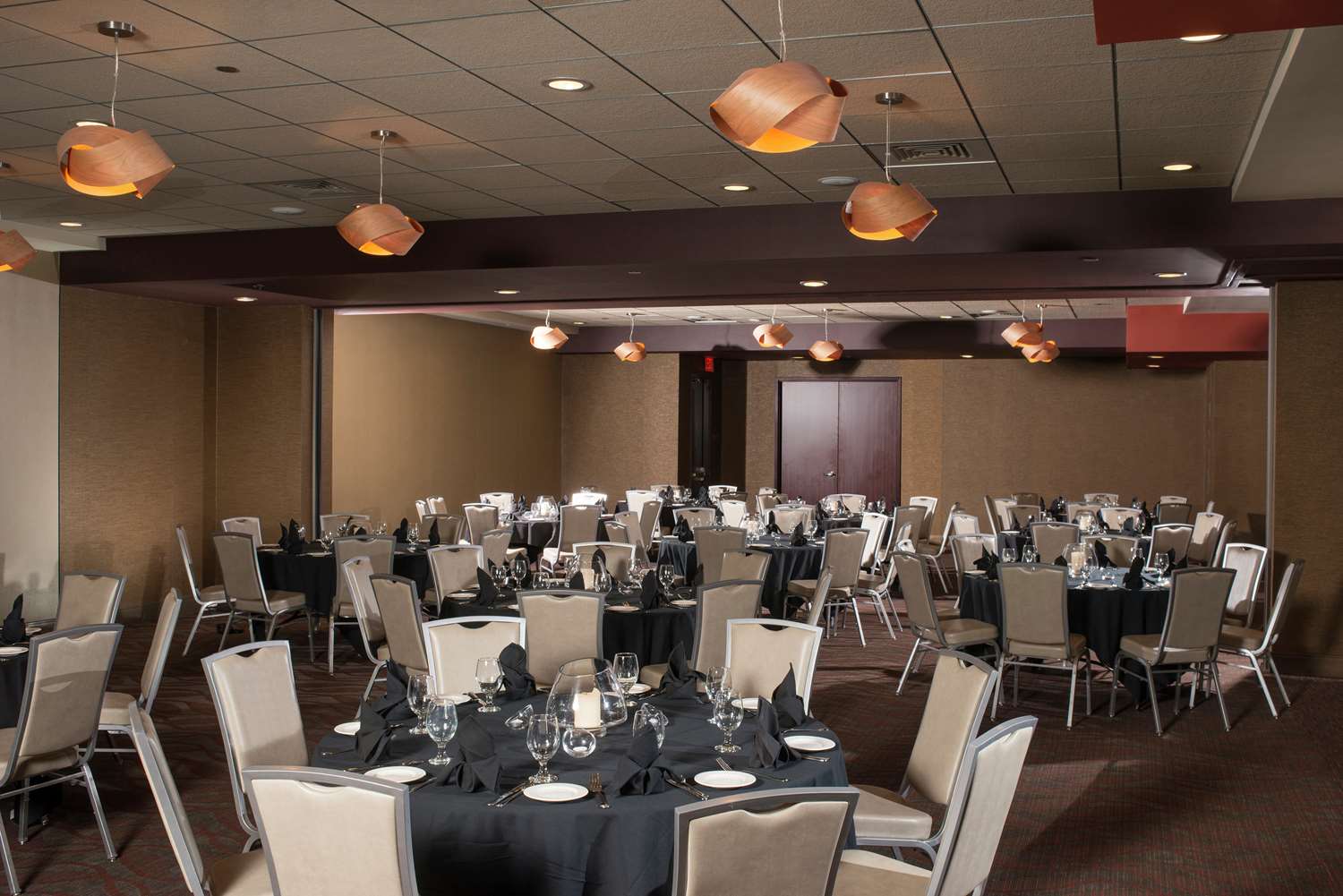 Фото The Broadway Columbia - a DoubleTree by Hilton