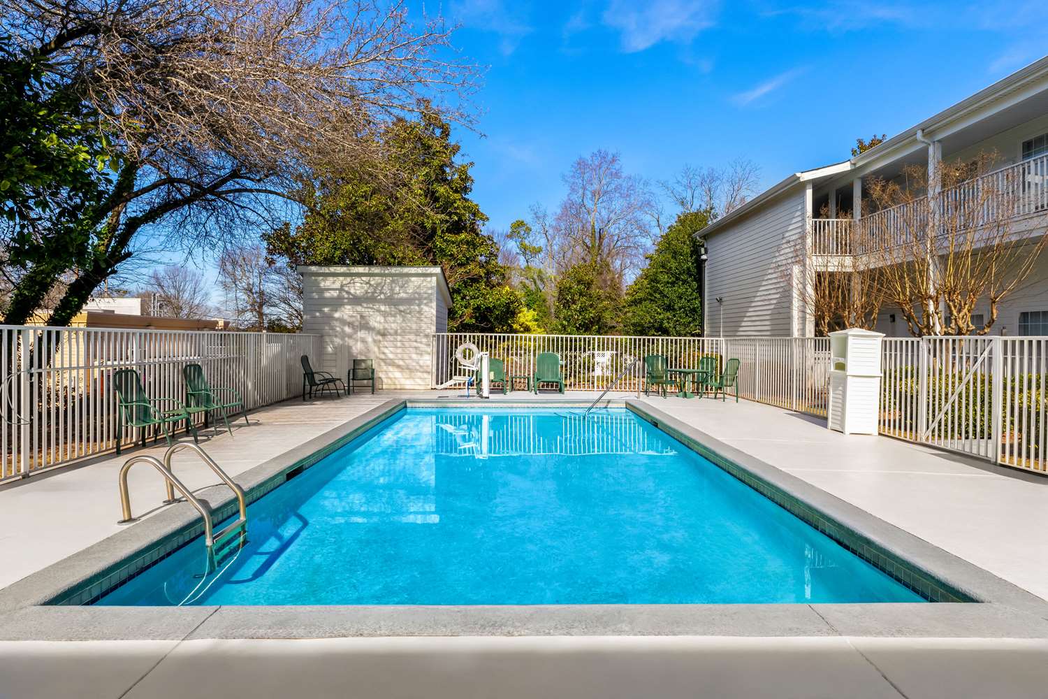 Фото Quality Inn Fayetteville near Historic Downtown Square