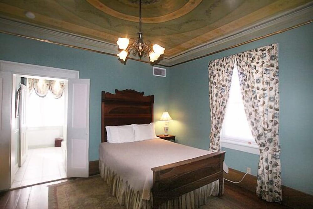 Фото 17Hundred90 Inn and Restaurant