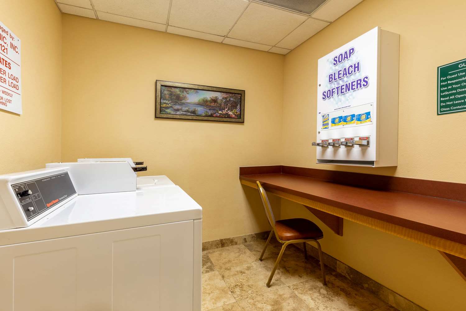 Фото La Quinta Inn & Suites by Wyndham Vancouver