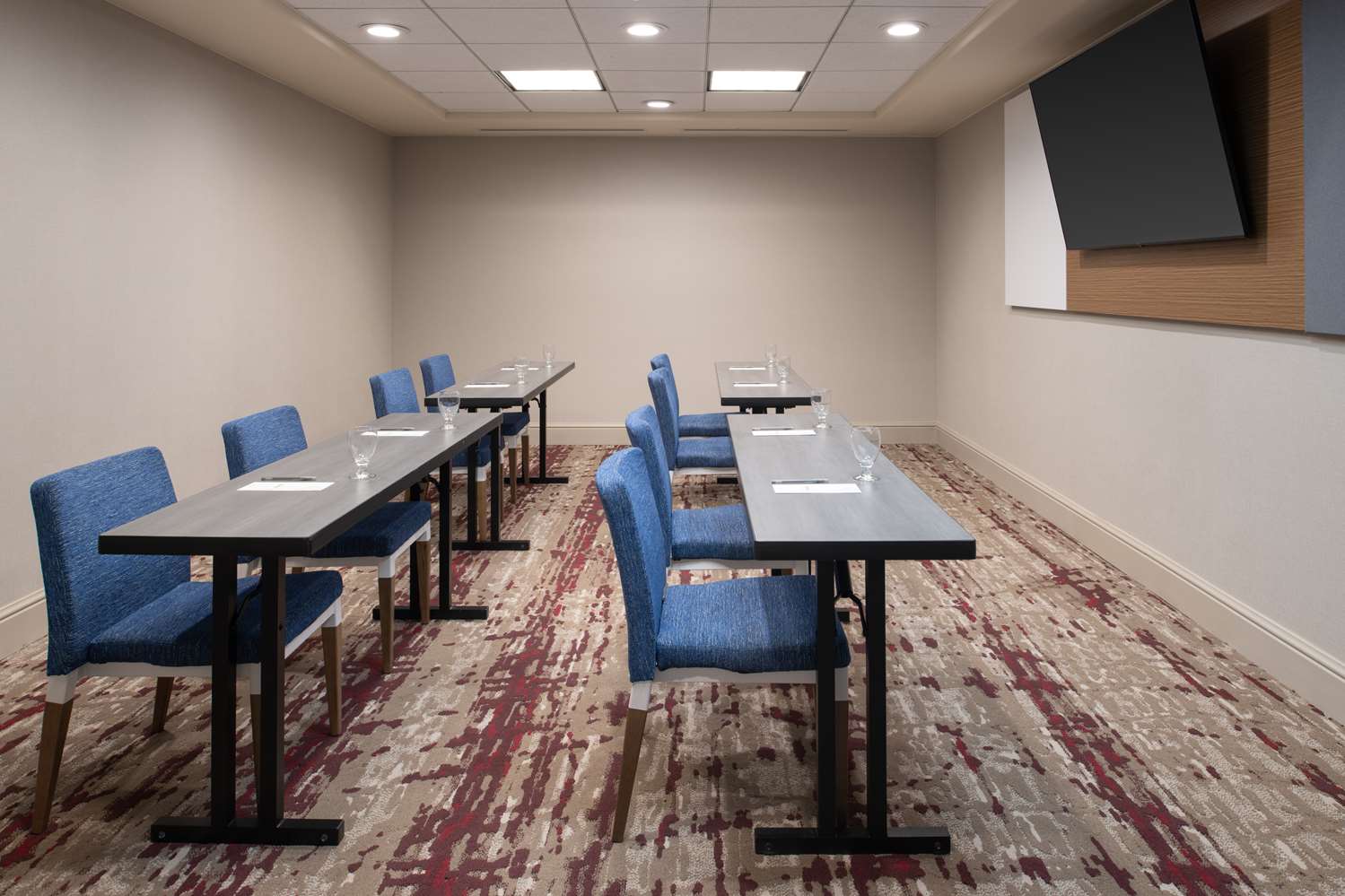 Фото Hilton Garden Inn Fontana