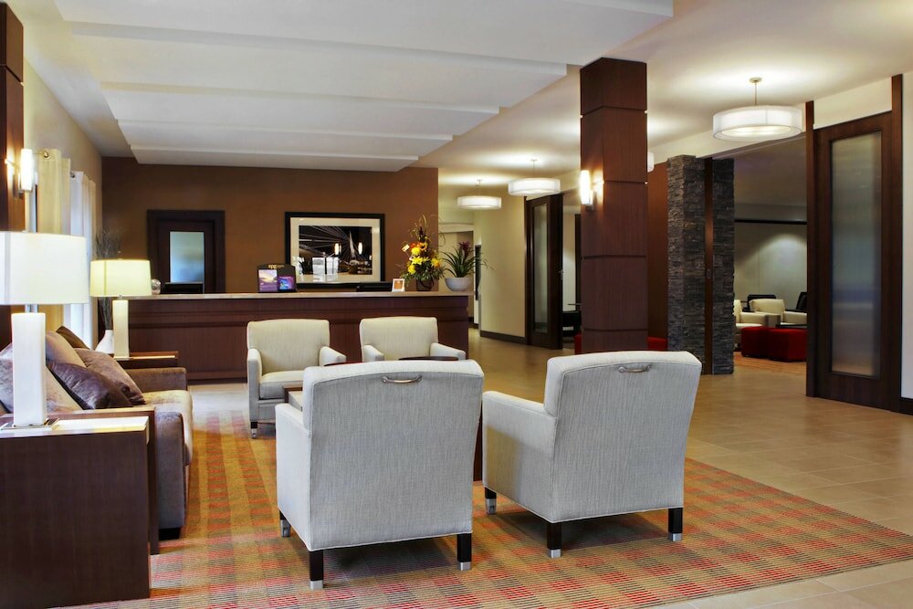 Фото Four Points by Sheraton Winnipeg South