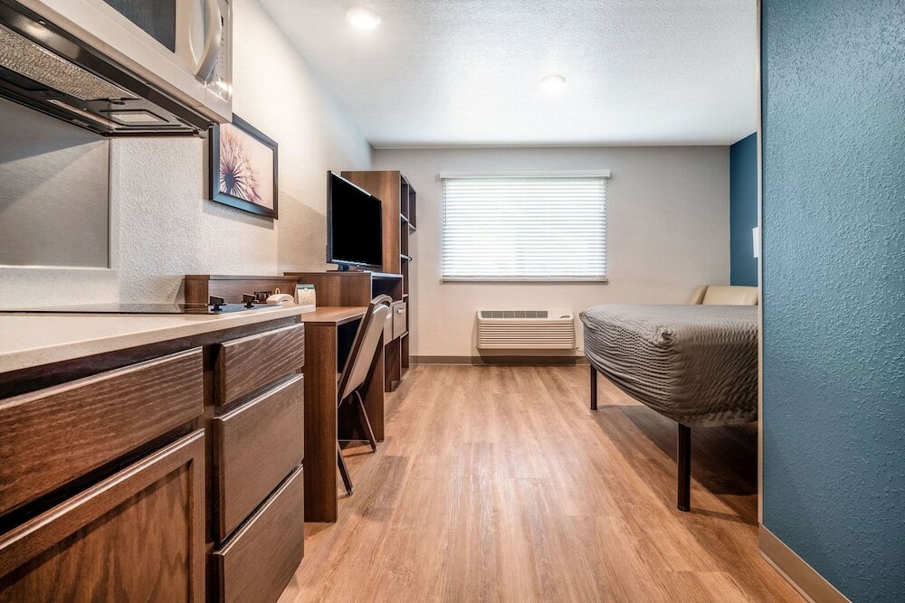 Фото WoodSpring Suites Naples West