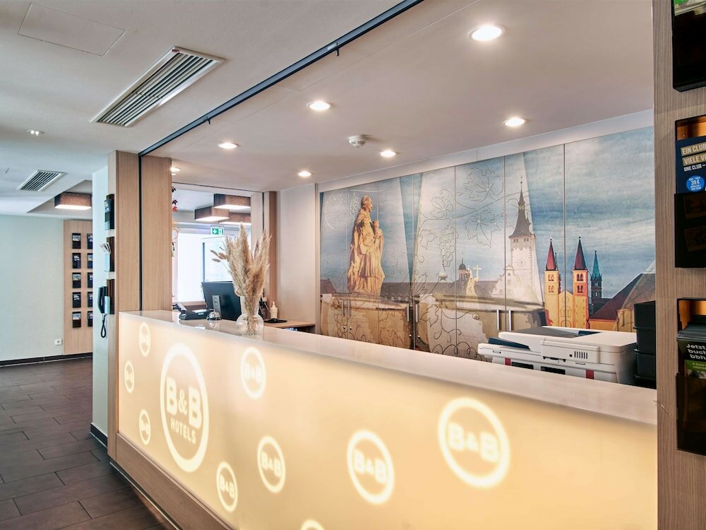 Фото B&b Hotel Würzburg