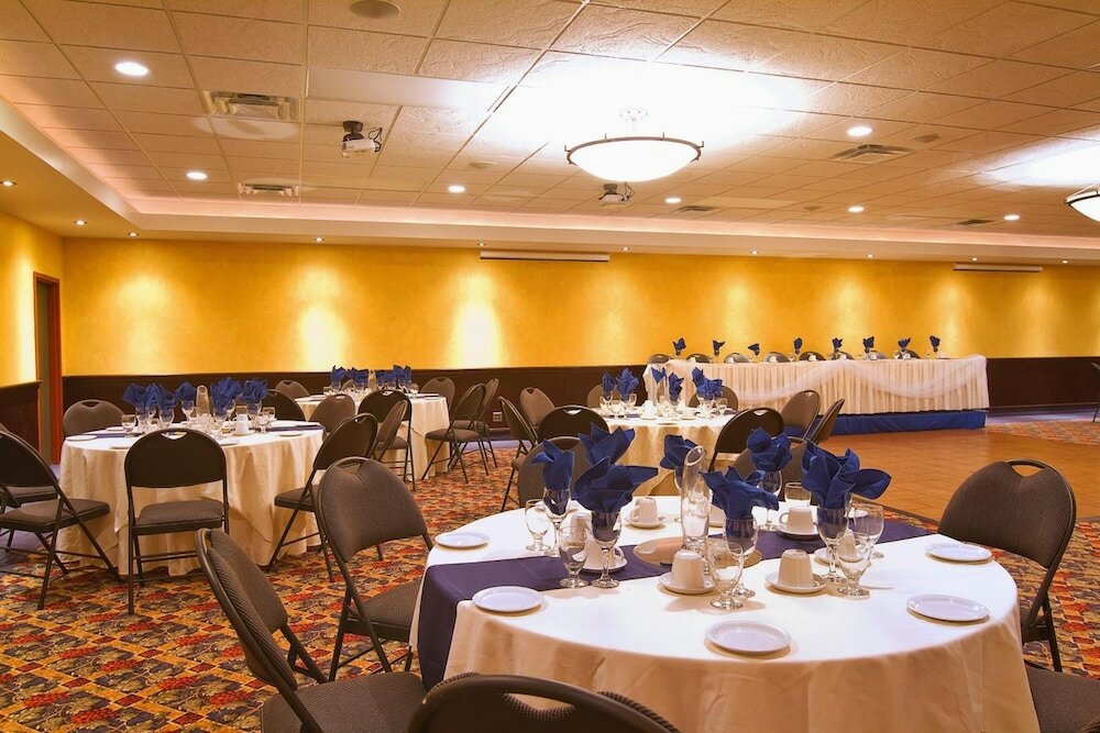 Фото Park West Inn