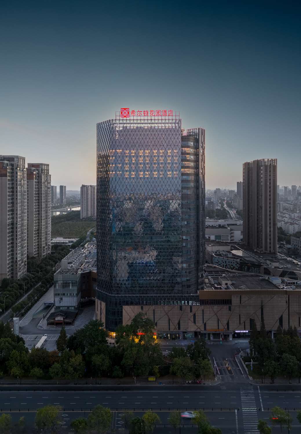 Фото Hilton Garden Inn Nantong Haohe Scenic Area