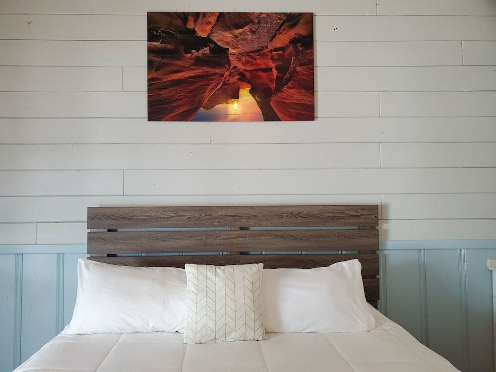 Фото Hollywood Gardens Inn & Suites