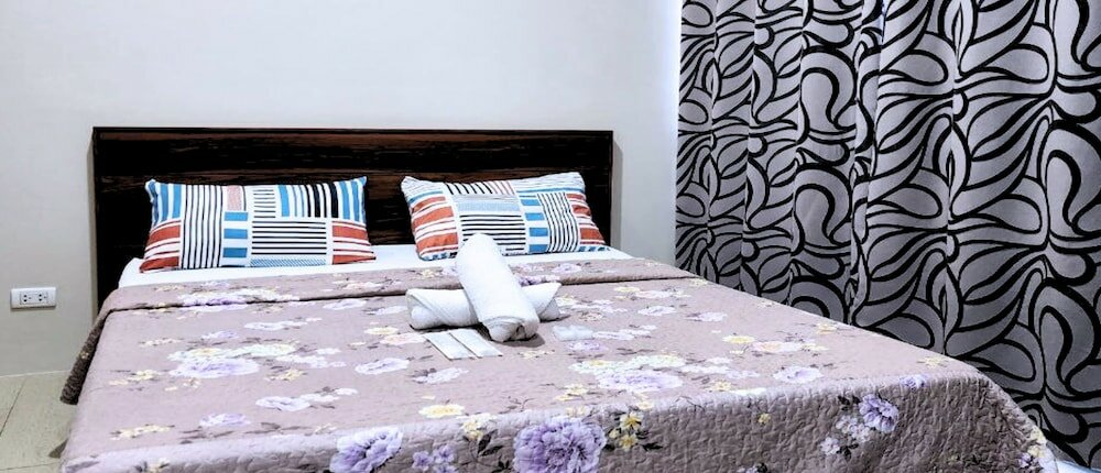 Фото Tess and Tessha Condotel near T3 Airport