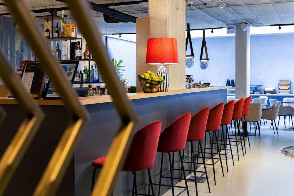 Фото The Amberlyn Suite Hotel