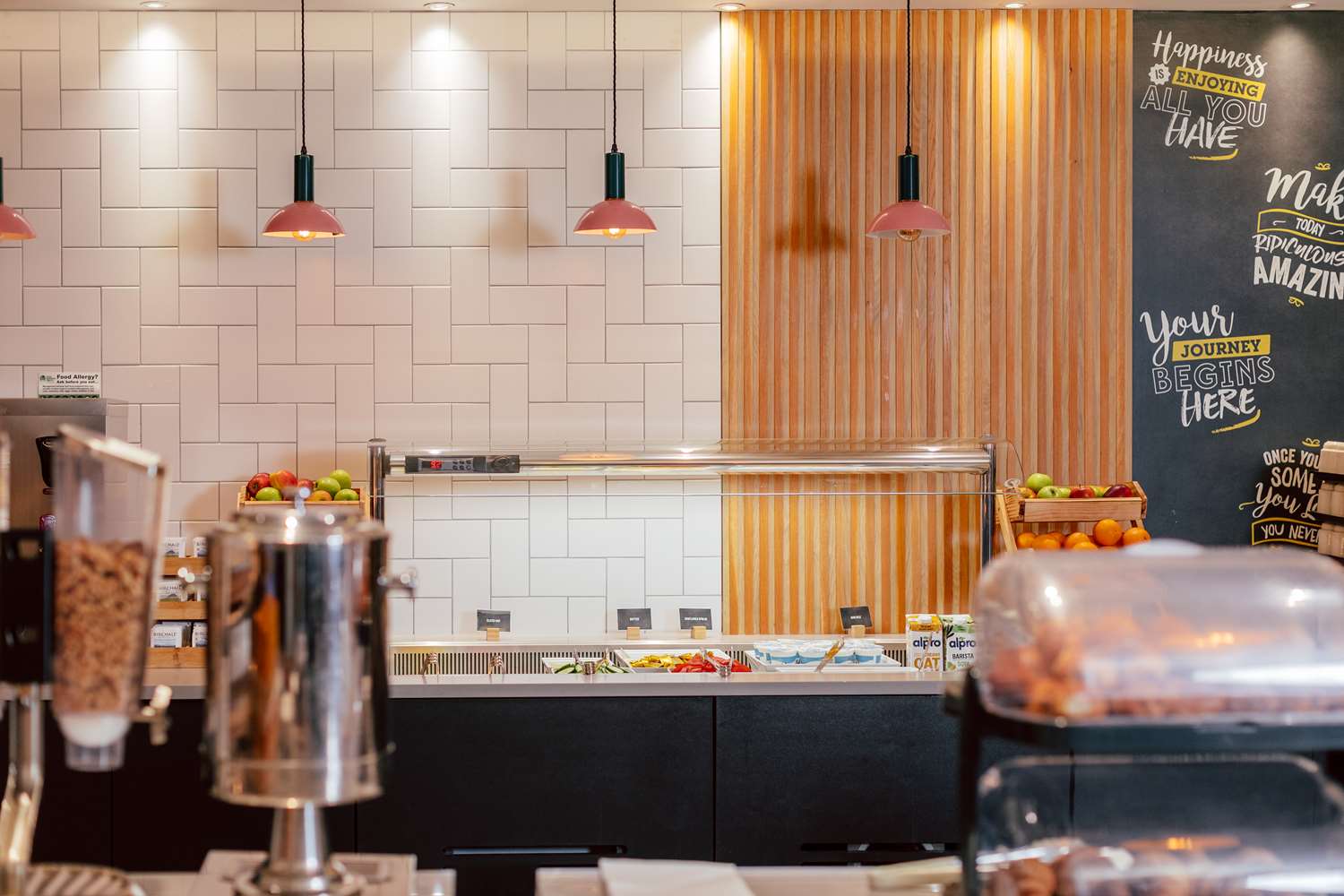 Фото Hampton by Hilton London Park Royal