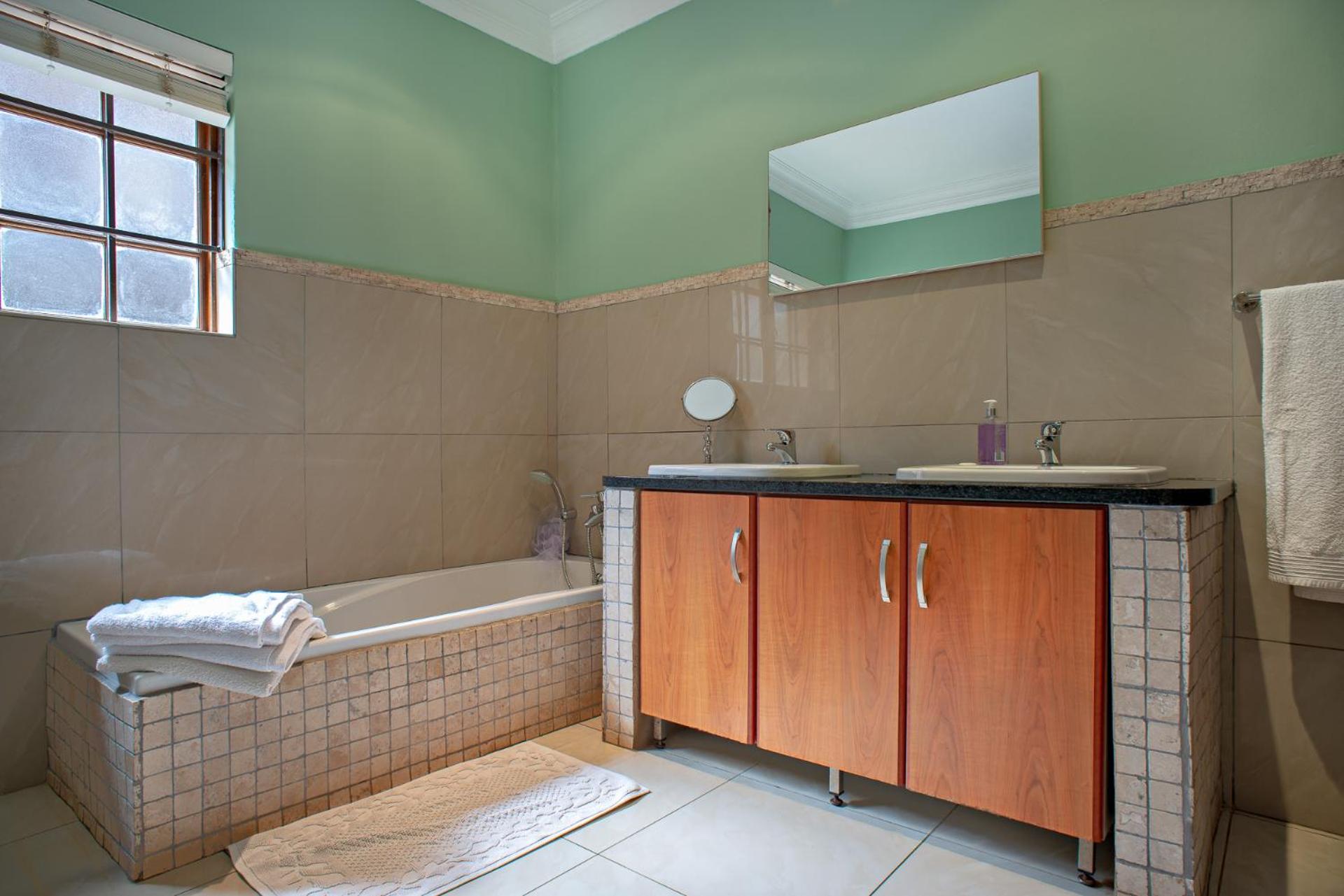 Фото Ekhaya Guest House